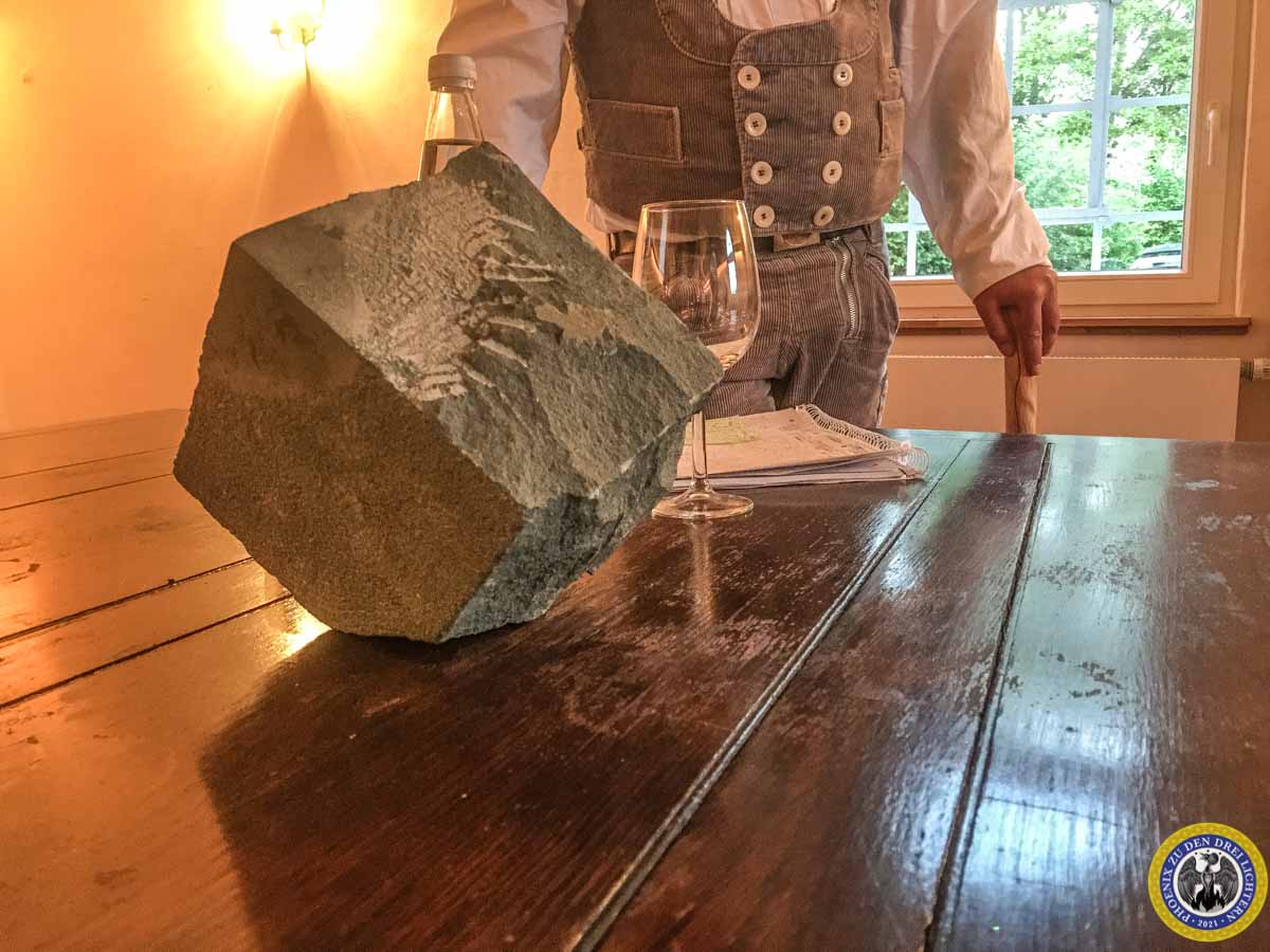 Phoenix zu den Drei Lichtern 144 Steinmetz, Vortrag eines Steinmetzes bei der Freimaurerloge Phoenix zu den Drei Lichtern in Kamen auf Schloss Heeren.