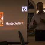 Vortrag über das Hilfsprojekt EyeCamp Nepal 9 Beim EyeCamp Nepal werden Patientinnen und Patienten in abgelegenen Bergregionen augenärztlich untersucht. Viele erhalten erstmals eine Brille oder eine notwendige Operation gegen Grauen Star.