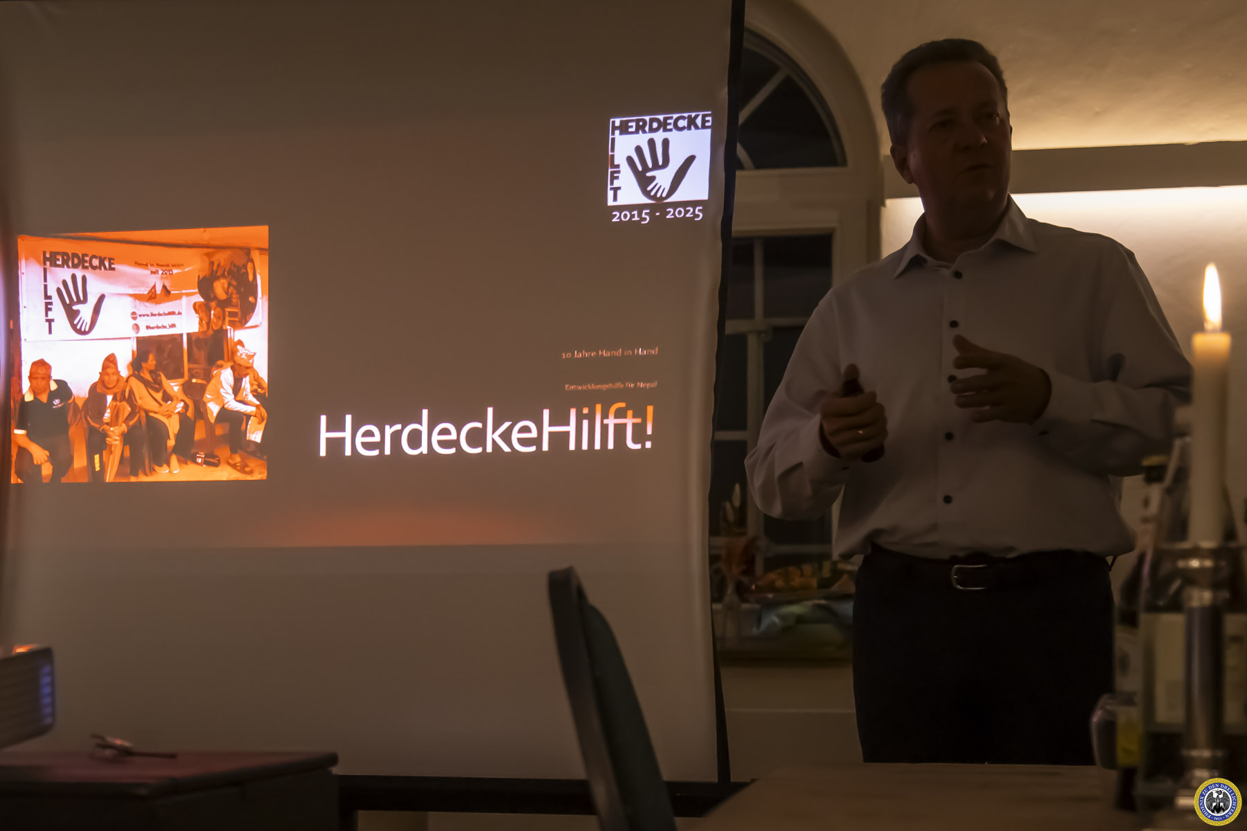 Phoenix zu den Drei Lichtern 136 Beim EyeCamp Nepal werden Patientinnen und Patienten in abgelegenen Bergregionen augenärztlich untersucht. Viele erhalten erstmals eine Brille oder eine notwendige Operation gegen Grauen Star.