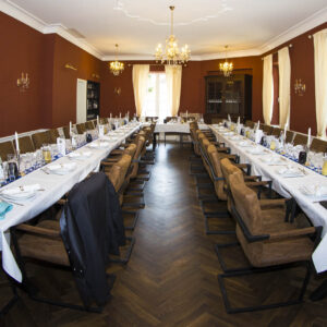 Stiftungsfest 7 Einweihung des Logenhauses der Freimaurerloge Phoenix zu den Drei Lichtern in Kamen. Hier zusehen der große Gesellschaftsraum der Loge.